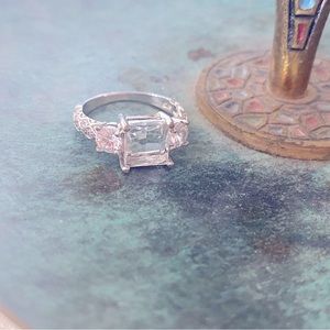 Beautiful crystal gems silver plated ring size 8.5